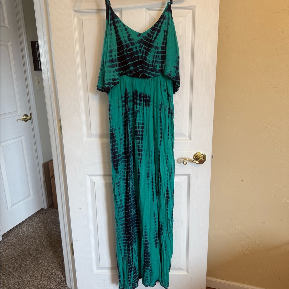 Chic Green and Navy Maxi Dress
